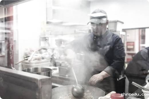 传统食堂-排队打饭，人工收银